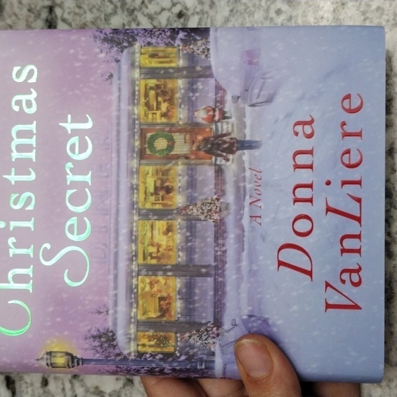 Donna VanLiere Christmas Bundle - Picture 11 of 16